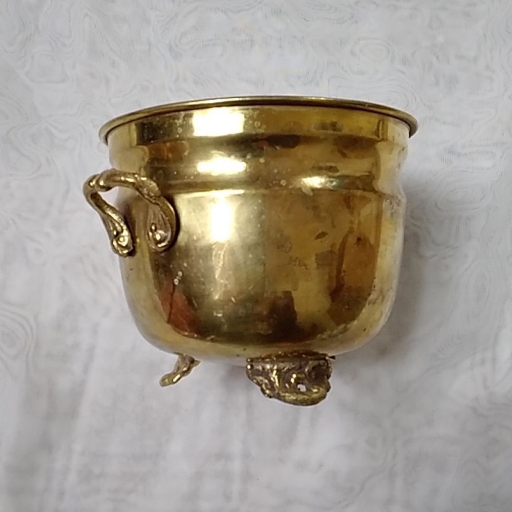 VTG, Small Brass Witch’s Cauldron Pot Tripod Spellmaking Tool Antique Tone Gold